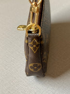 Louis Vuitton 2005 Monogram Pochette Accessoires Handbag